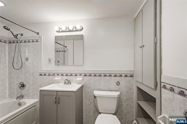 800 Ocean Avenue 1, Jersey City, NJ 07304