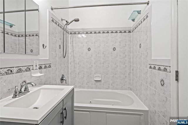 800 Ocean Avenue 1, Jersey City, NJ 07304