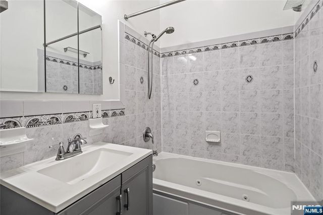 800 Ocean Avenue 1, Jersey City, NJ 07304