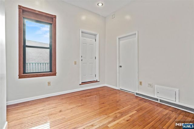 800 Ocean Avenue 1, Jersey City, NJ 07304