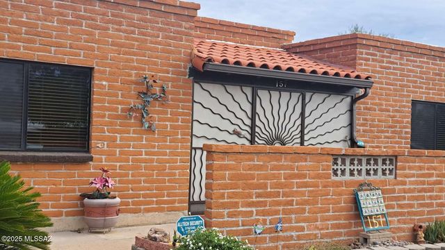 157 E El Limon, Green Valley, AZ 85614