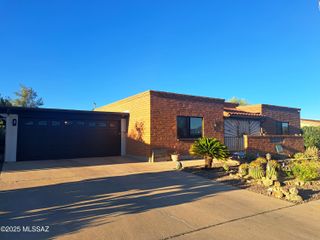 157 E El Limon, Green Valley, AZ 85614