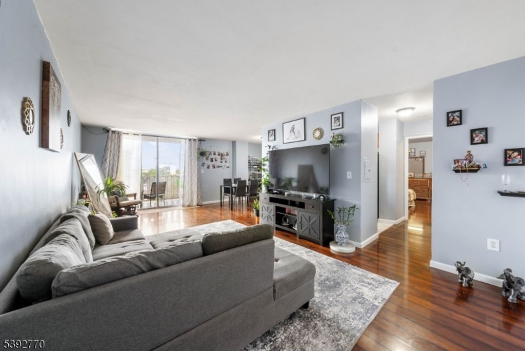704 712 N Broad St 8B, Elizabeth City, NJ 07208