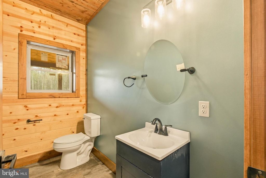 Image 10 of property listing at 2 NATURE RUN, Mc Henry, MD 21541