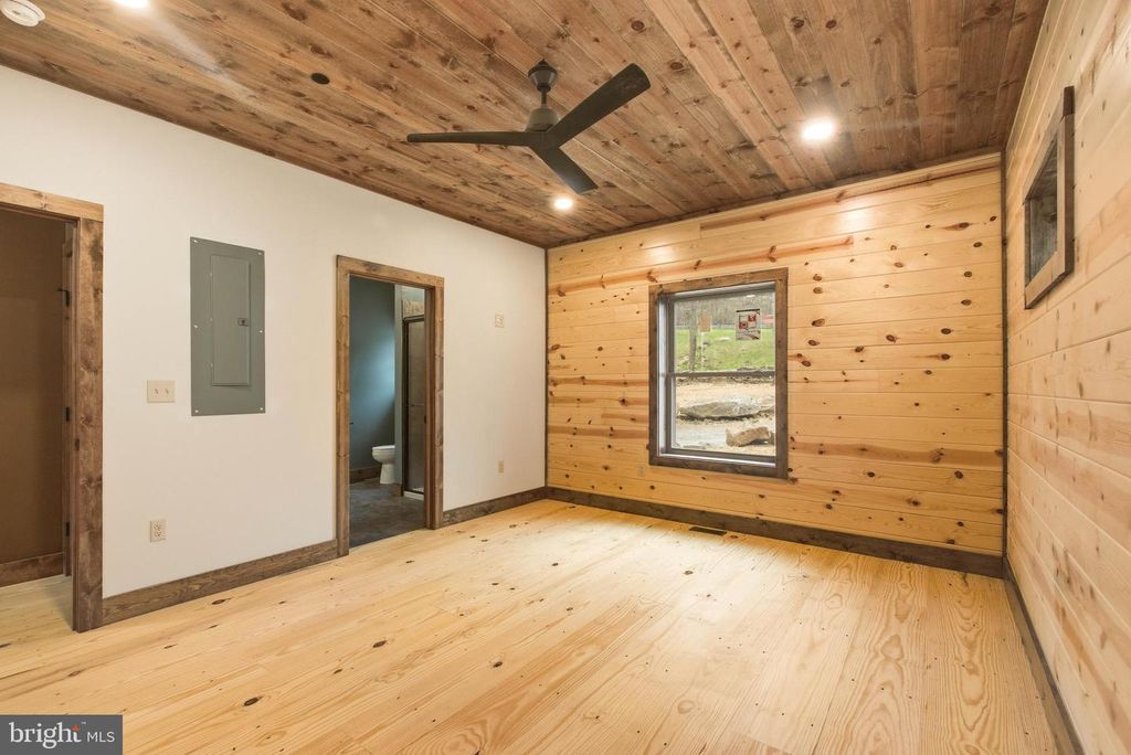 Image 12 of property listing at 2 NATURE RUN, Mc Henry, MD 21541