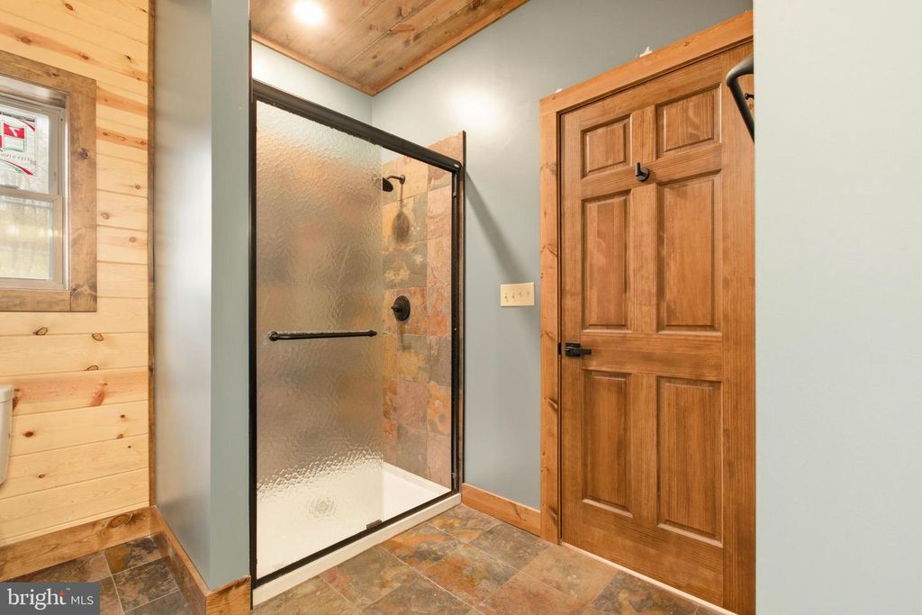 Image 13 of property listing at 2 NATURE RUN, Mc Henry, MD 21541