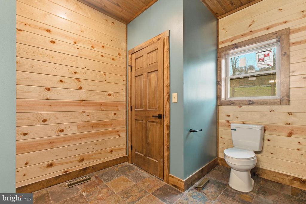 Image 14 of property listing at 2 NATURE RUN, Mc Henry, MD 21541