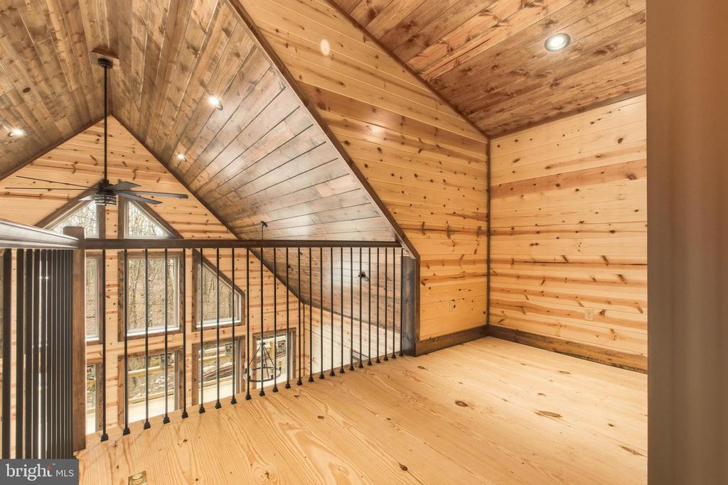 Image 15 of property listing at 2 NATURE RUN, Mc Henry, MD 21541