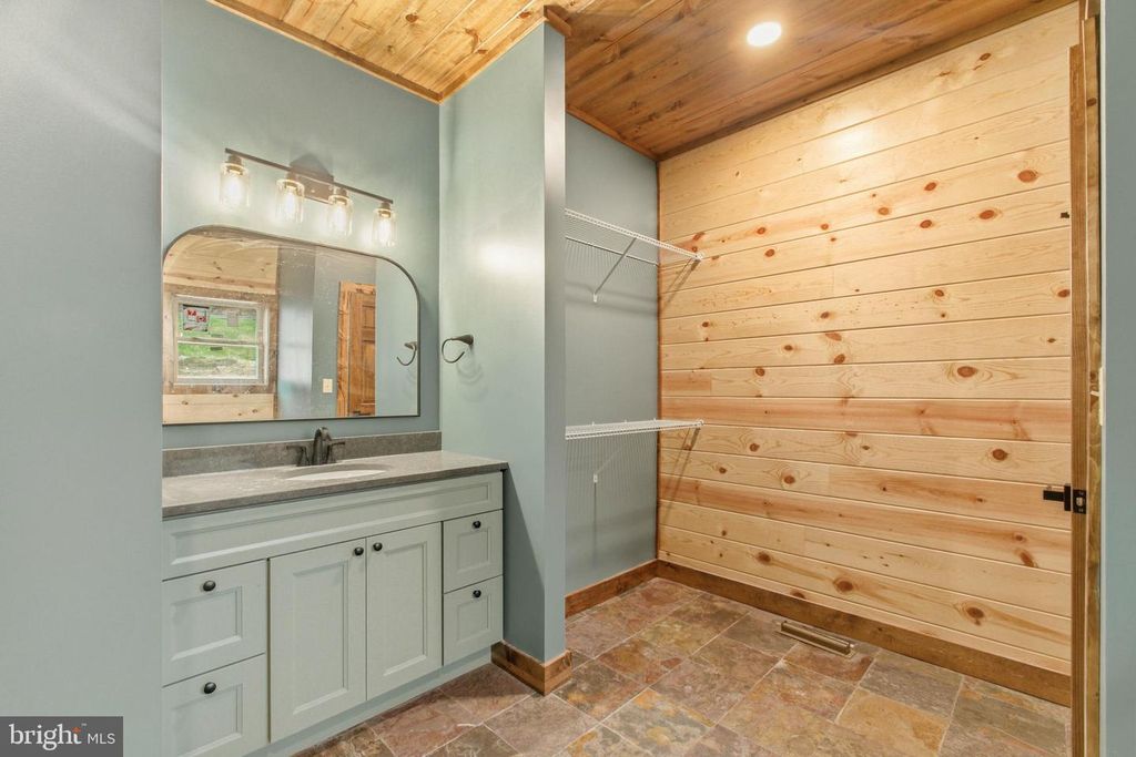 Image 19 of property listing at 2 NATURE RUN, Mc Henry, MD 21541