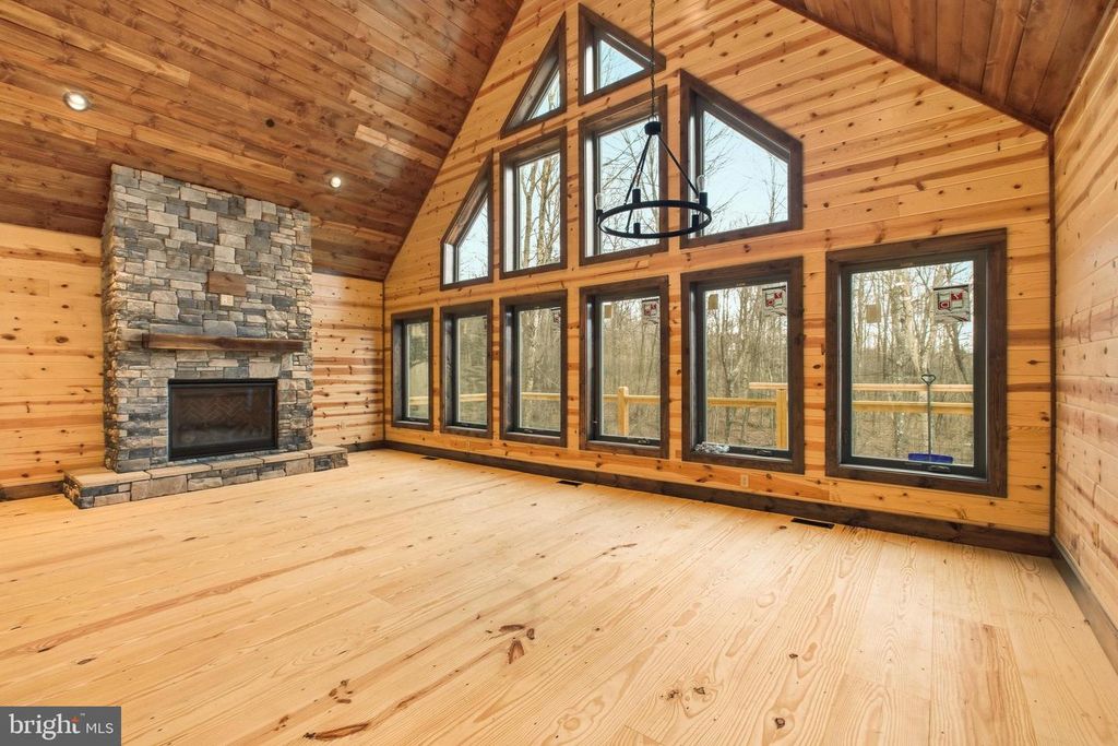 Image 2 of property listing at 2 NATURE RUN, Mc Henry, MD 21541