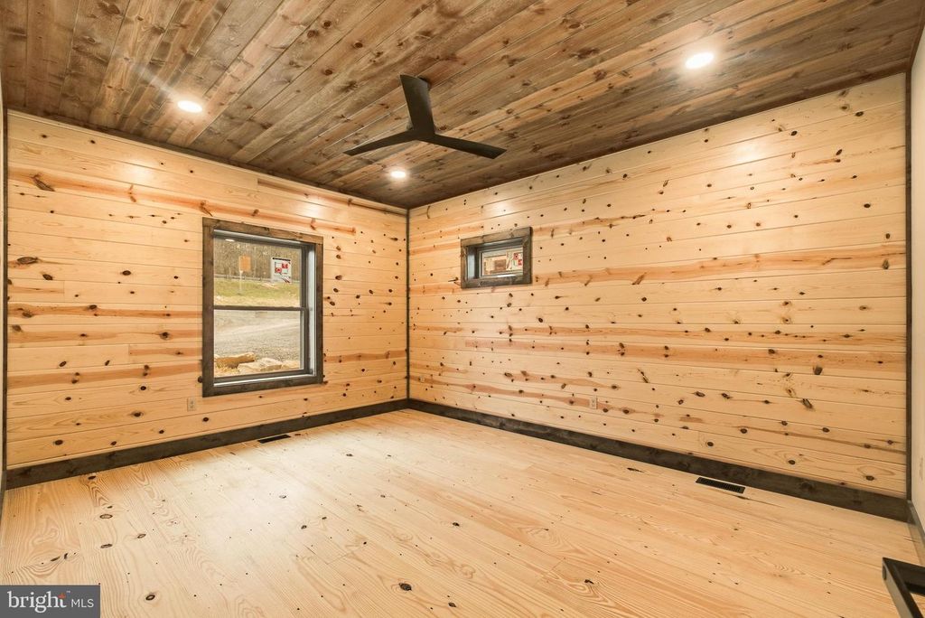 Image 21 of property listing at 2 NATURE RUN, Mc Henry, MD 21541