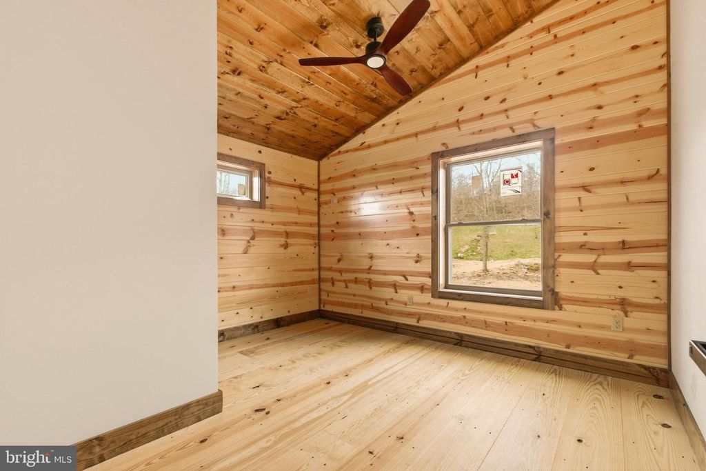 Image 25 of property listing at 2 NATURE RUN, Mc Henry, MD 21541