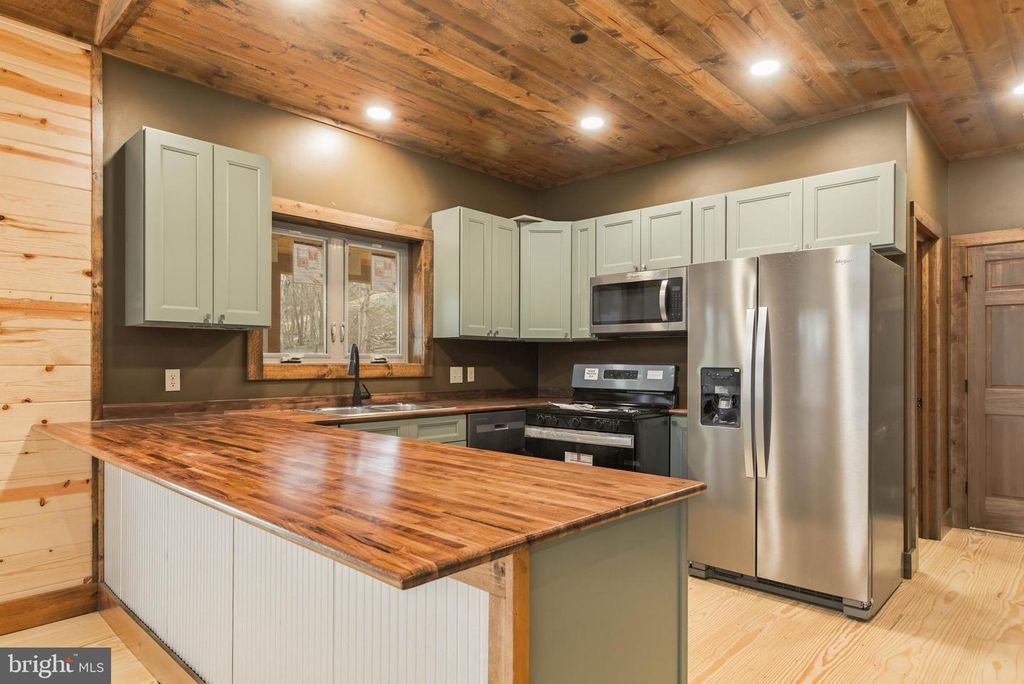 Image 5 of property listing at 2 NATURE RUN, Mc Henry, MD 21541