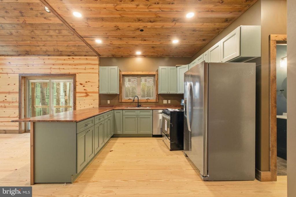 Image 6 of property listing at 2 NATURE RUN, Mc Henry, MD 21541