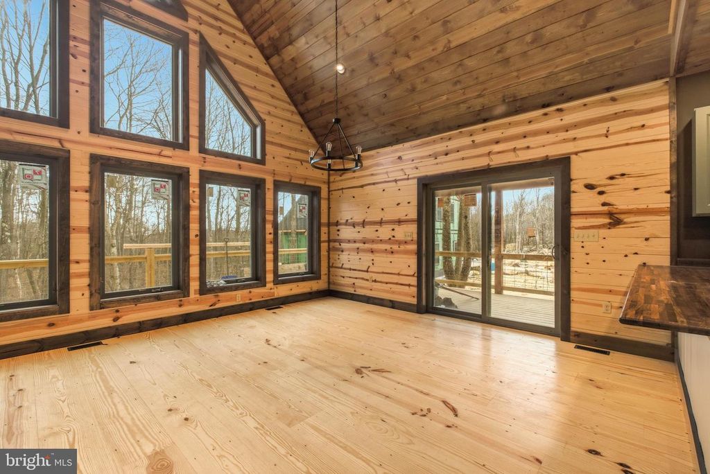 Image 7 of property listing at 2 NATURE RUN, Mc Henry, MD 21541