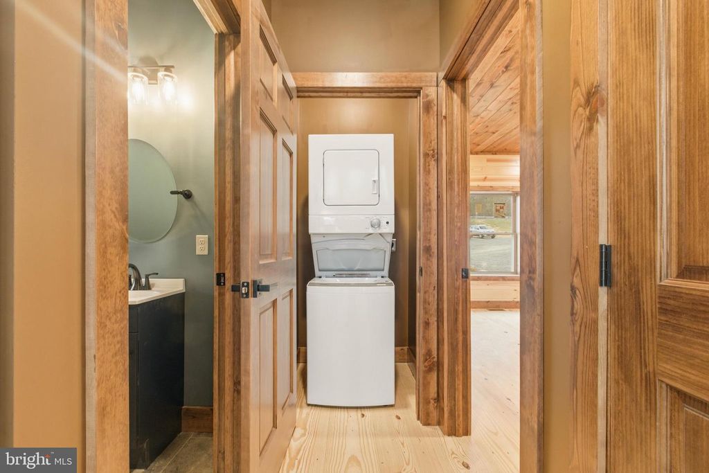 Image 9 of property listing at 2 NATURE RUN, Mc Henry, MD 21541