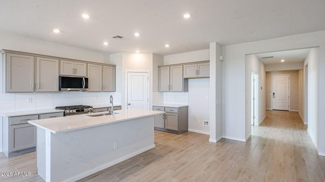 23069 W IRMA Lane, Surprise, AZ 85387