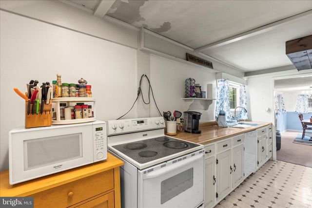 2963 SPRING VALLEY RD, Lancaster, PA 17601