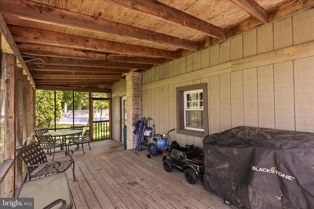 2963 SPRING VALLEY RD, Lancaster, PA 17601