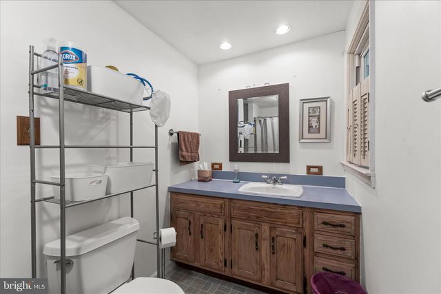 2963 SPRING VALLEY RD, Lancaster, PA 17601