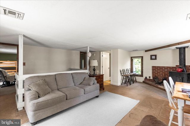 2963 SPRING VALLEY RD, Lancaster, PA 17601
