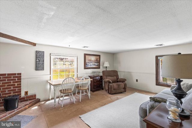 2963 SPRING VALLEY RD, Lancaster, PA 17601