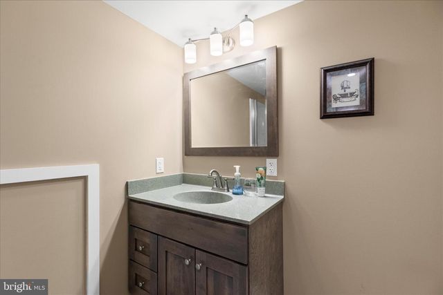 2963 SPRING VALLEY RD, Lancaster, PA 17601