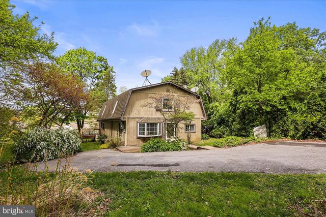 2963 SPRING VALLEY RD, Lancaster, PA 17601