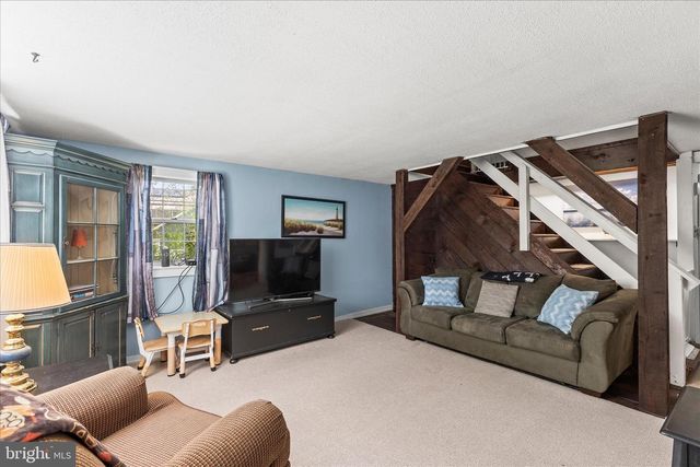 2963 SPRING VALLEY RD, Lancaster, PA 17601