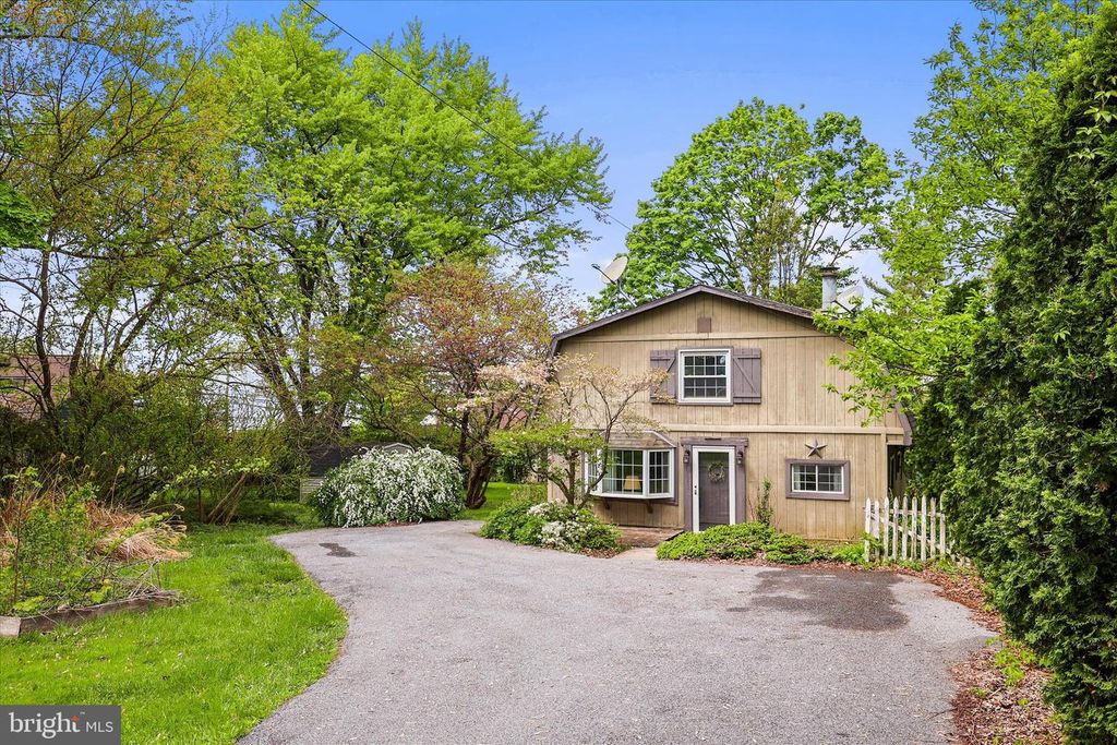 2963 SPRING VALLEY RD, Lancaster, PA 17601