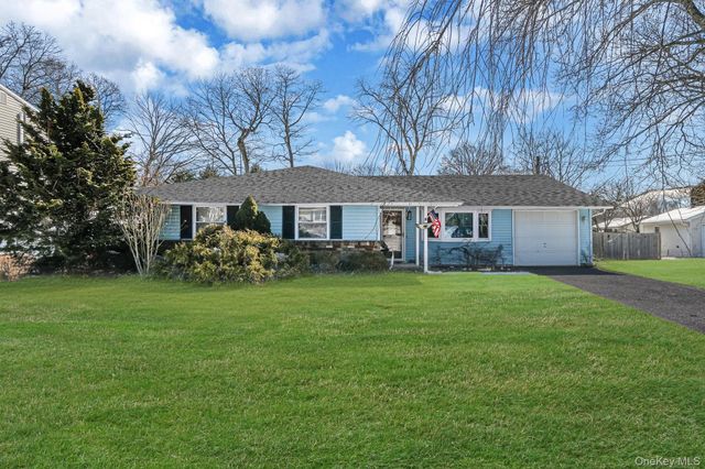 14 Mount Wilson Avenue, Farmingville, NY 11738