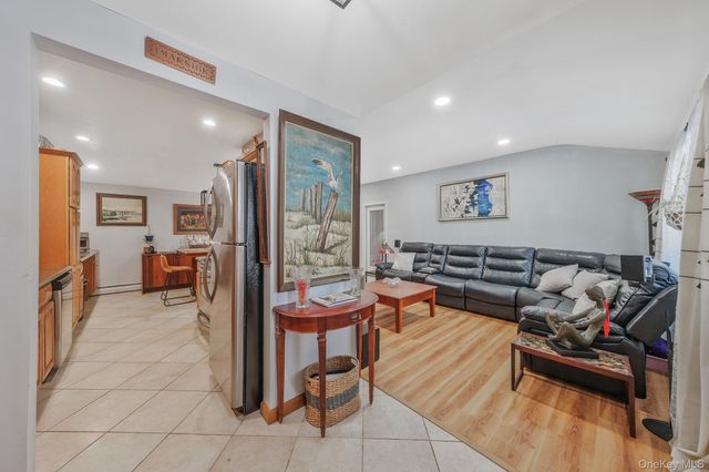 14 Mount Wilson Avenue, Farmingville, NY 11738