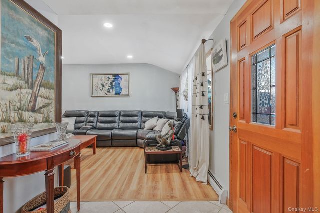 14 Mount Wilson Avenue, Farmingville, NY 11738