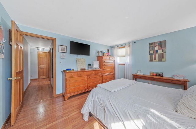 14 Mount Wilson Avenue, Farmingville, NY 11738