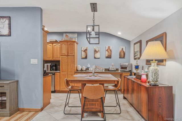 14 Mount Wilson Avenue, Farmingville, NY 11738