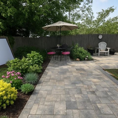 14 Mount Wilson Avenue, Farmingville, NY 11738