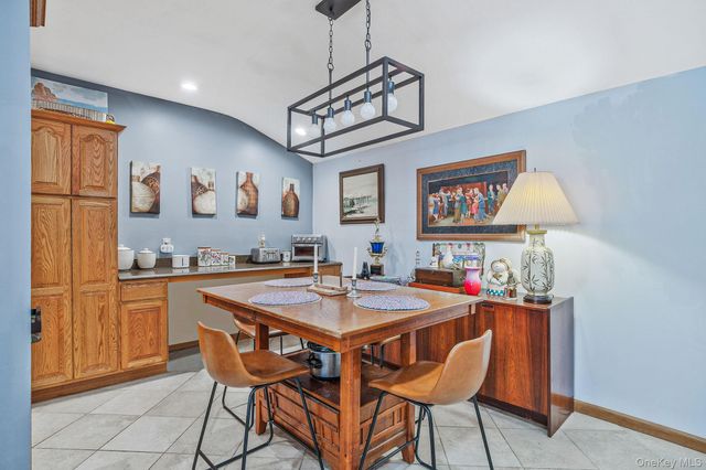 14 Mount Wilson Avenue, Farmingville, NY 11738