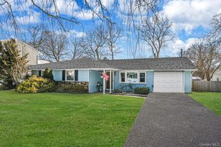 14 Mount Wilson Avenue, Farmingville, NY 11738