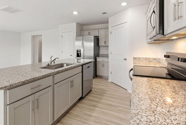 1006 20th Avenue Loop SE, Hickory, NC 28602