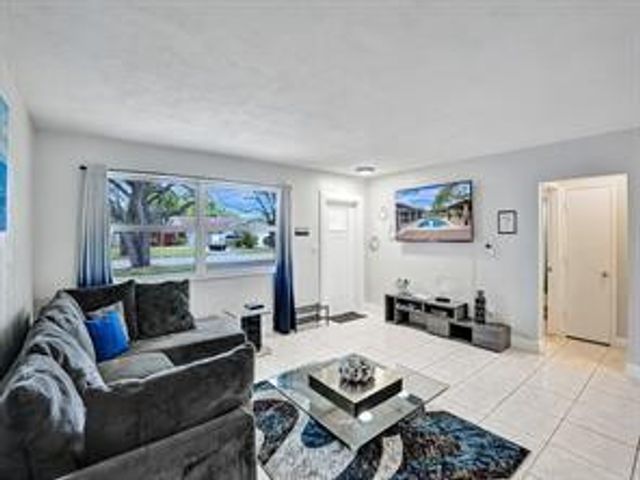 545 NW 46th Avenue, Plantation, FL 33317