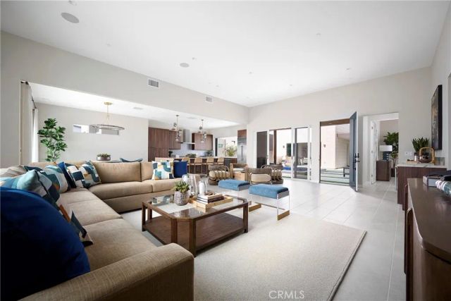 4532 Thunderbird Way, Palm Springs, CA 92262