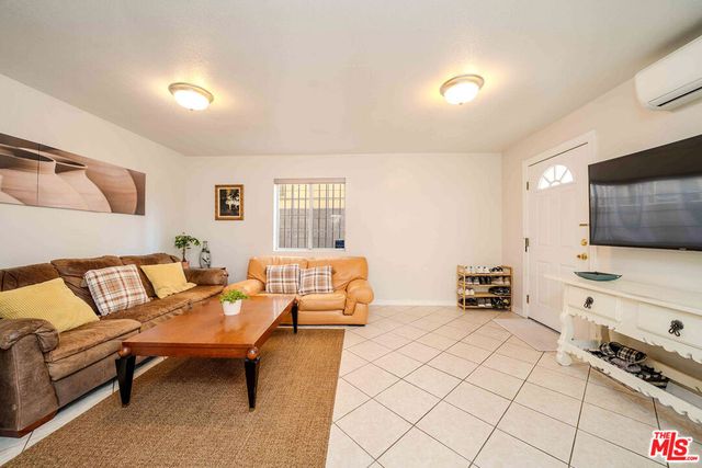 1531 Cambria Street, Los Angeles, CA 90017