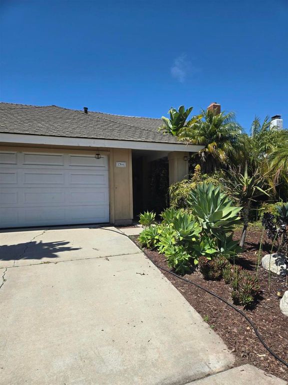 1744 Village Run N, Encinitas, CA 92024
