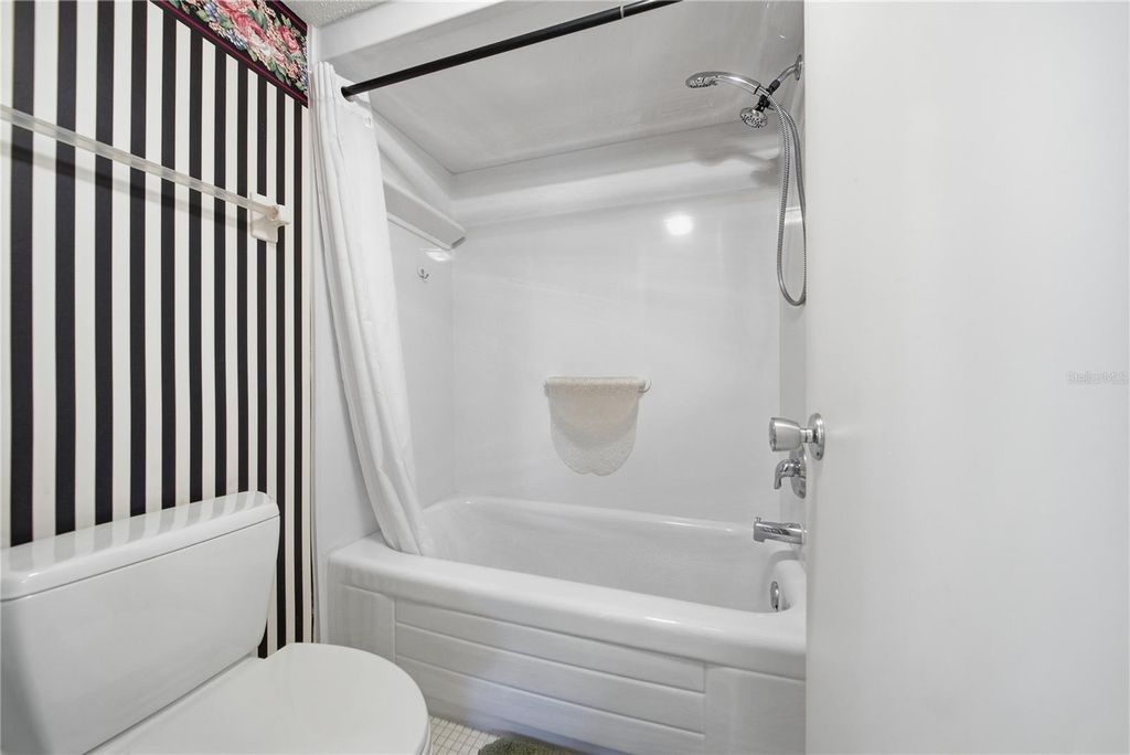 Image 16 of property listing at 6114 43RD STREET W 104E, Bradenton, FL 34210