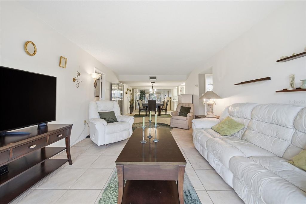 Image 18 of property listing at 6114 43RD STREET W 104E, Bradenton, FL 34210