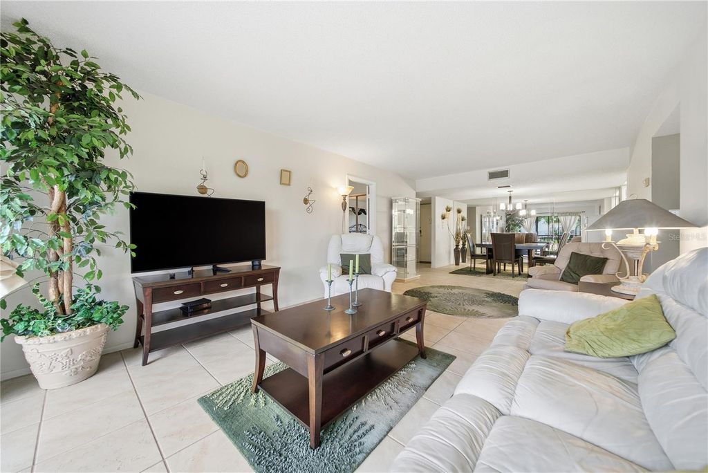 Image 19 of property listing at 6114 43RD STREET W 104E, Bradenton, FL 34210