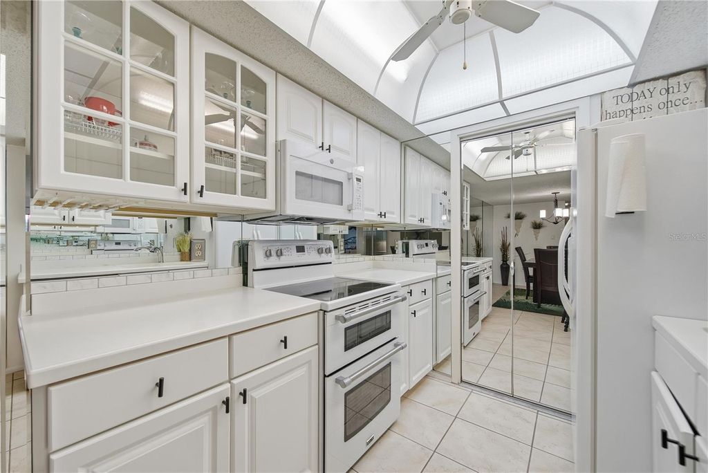 Image 21 of property listing at 6114 43RD STREET W 104E, Bradenton, FL 34210