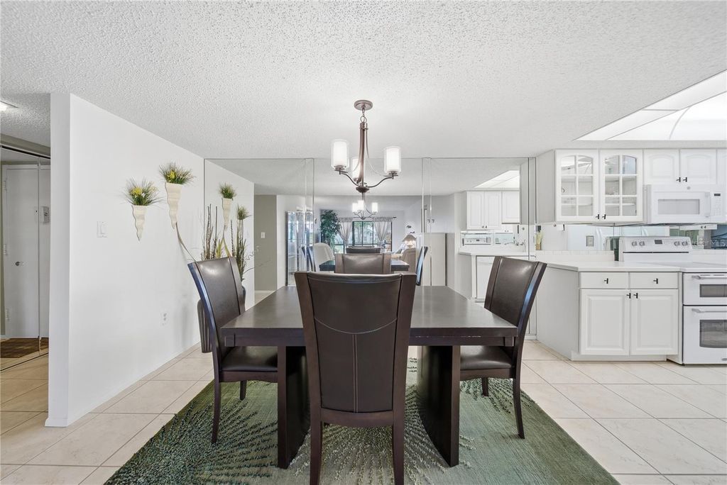 Image 23 of property listing at 6114 43RD STREET W 104E, Bradenton, FL 34210