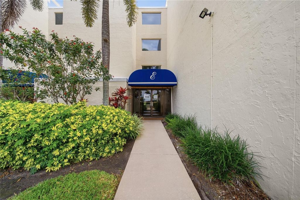 Image 30 of property listing at 6114 43RD STREET W 104E, Bradenton, FL 34210