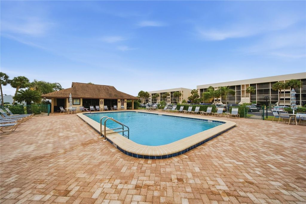 Image 32 of property listing at 6114 43RD STREET W 104E, Bradenton, FL 34210